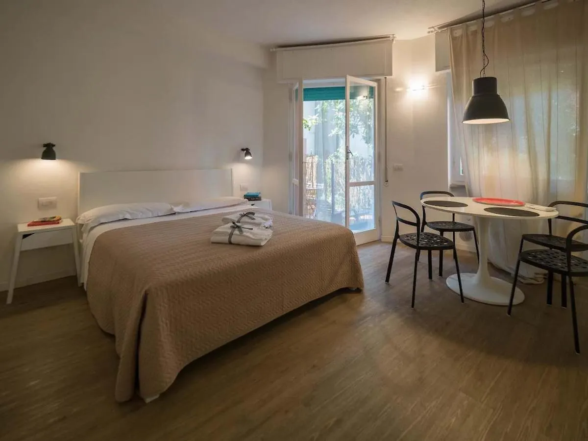 מונטרוסו אל מארה Il Giardino Di Ada Ground Floor Studio With Ac And Patio דירה