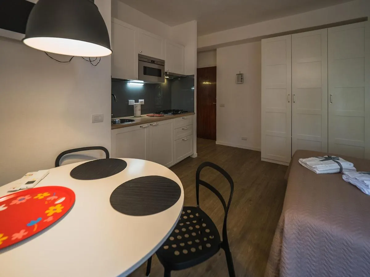 מונטרוסו אל מארה Il Giardino Di Ada Ground Floor Studio With Ac And Patio דירה מונטרוסו אל מארה